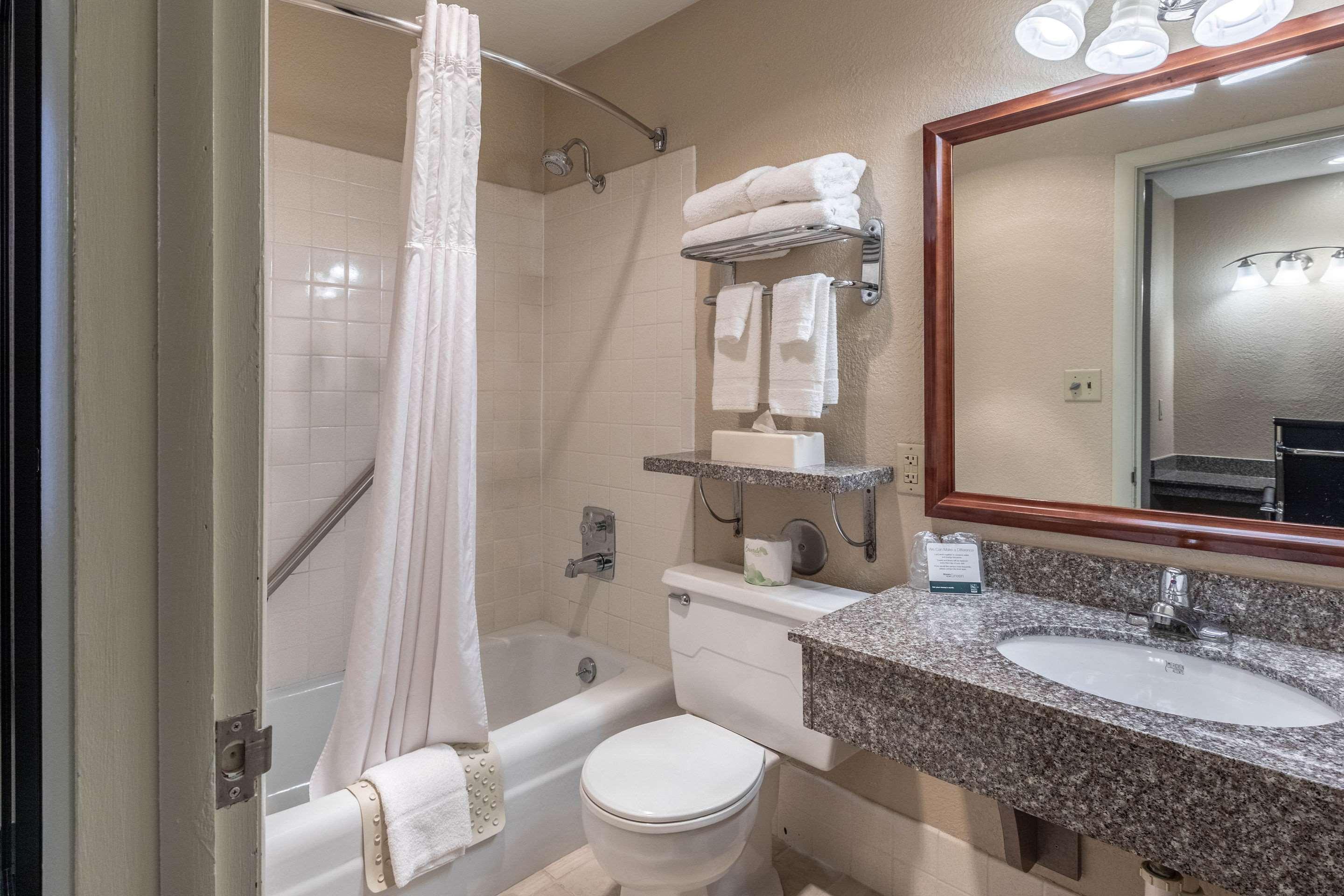 Quality Inn Уосо Екстериор снимка