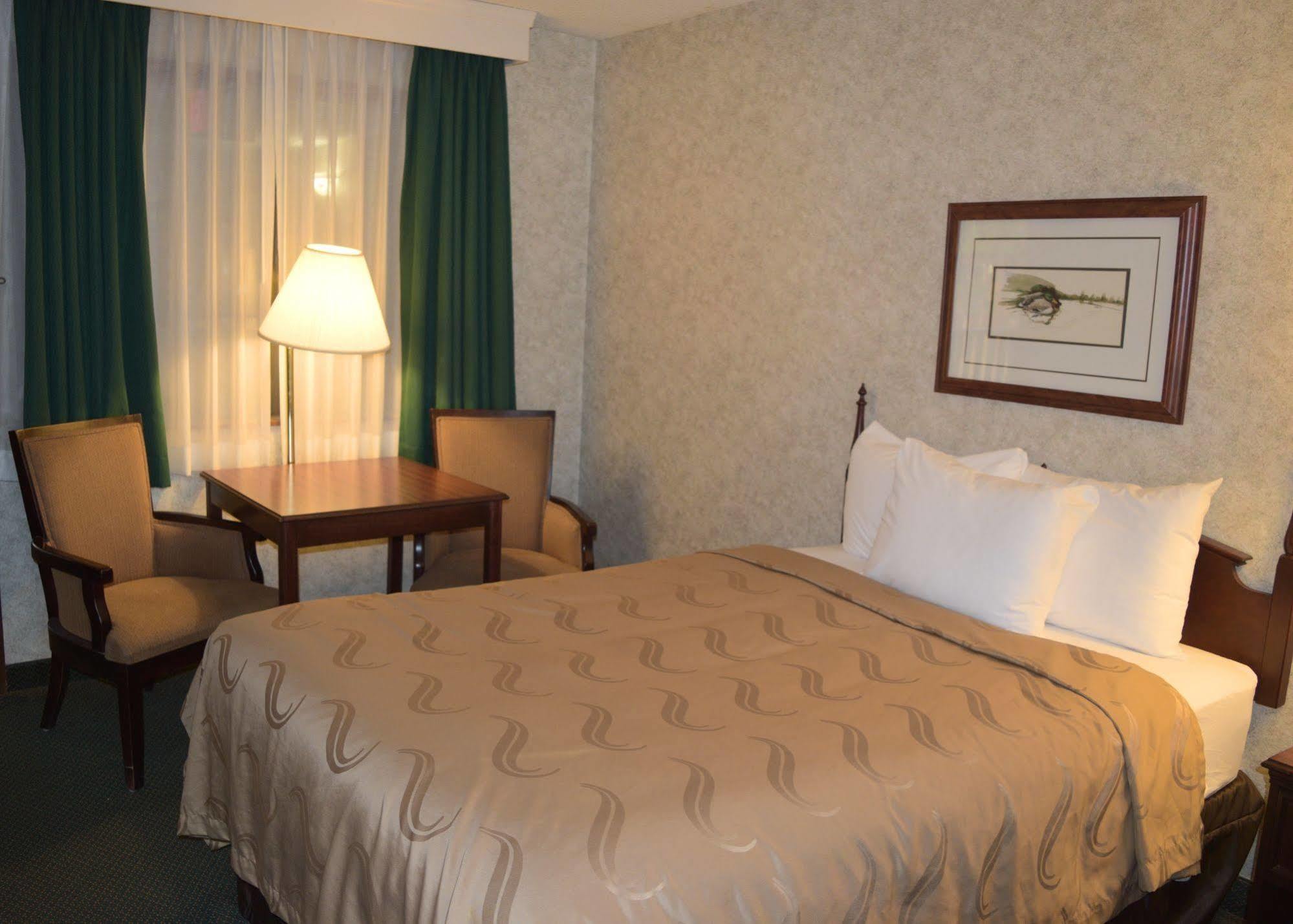 Quality Inn Уосо Екстериор снимка